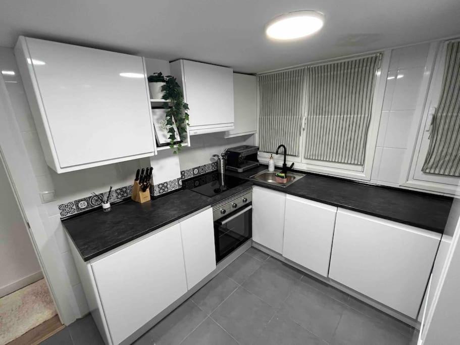Appartamento Gurea Casco Viejo Bilbao Esterno foto